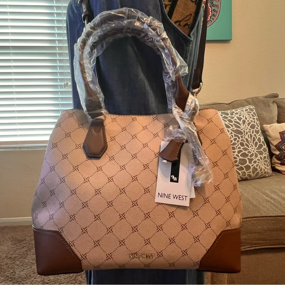 Nine West Brand NEW Bag!! - Picture 2 of 8